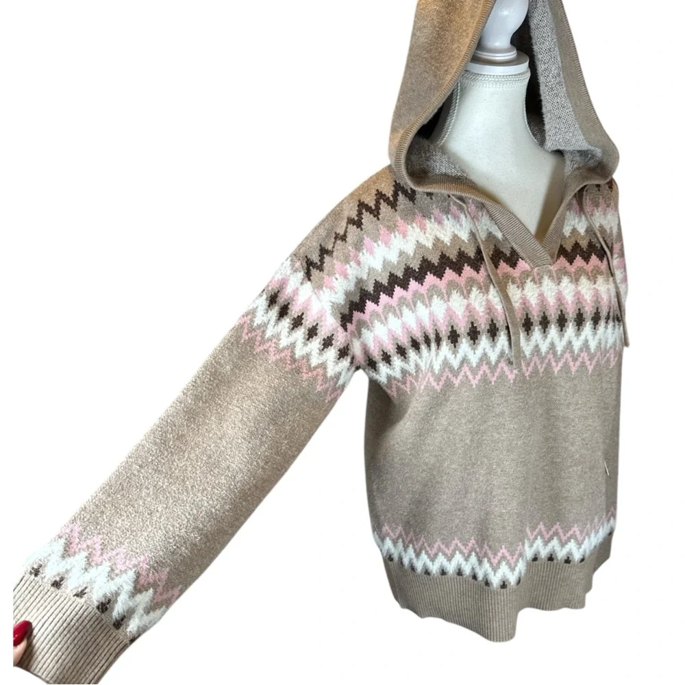 Rachel Zoe NWT Tan V-Neck Sweater with Zigzag Pattern - Picture 3 of 9